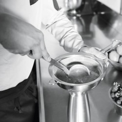 Imbuto in acciaio inox con setaccio iSi