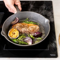 KitchenCraft Deluxe cast iron frying pan, Ø24 cm