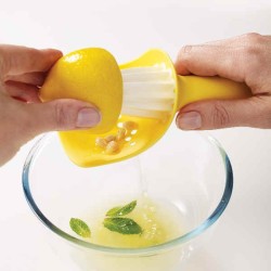 Joseph Joseph Catcher citrus juicer